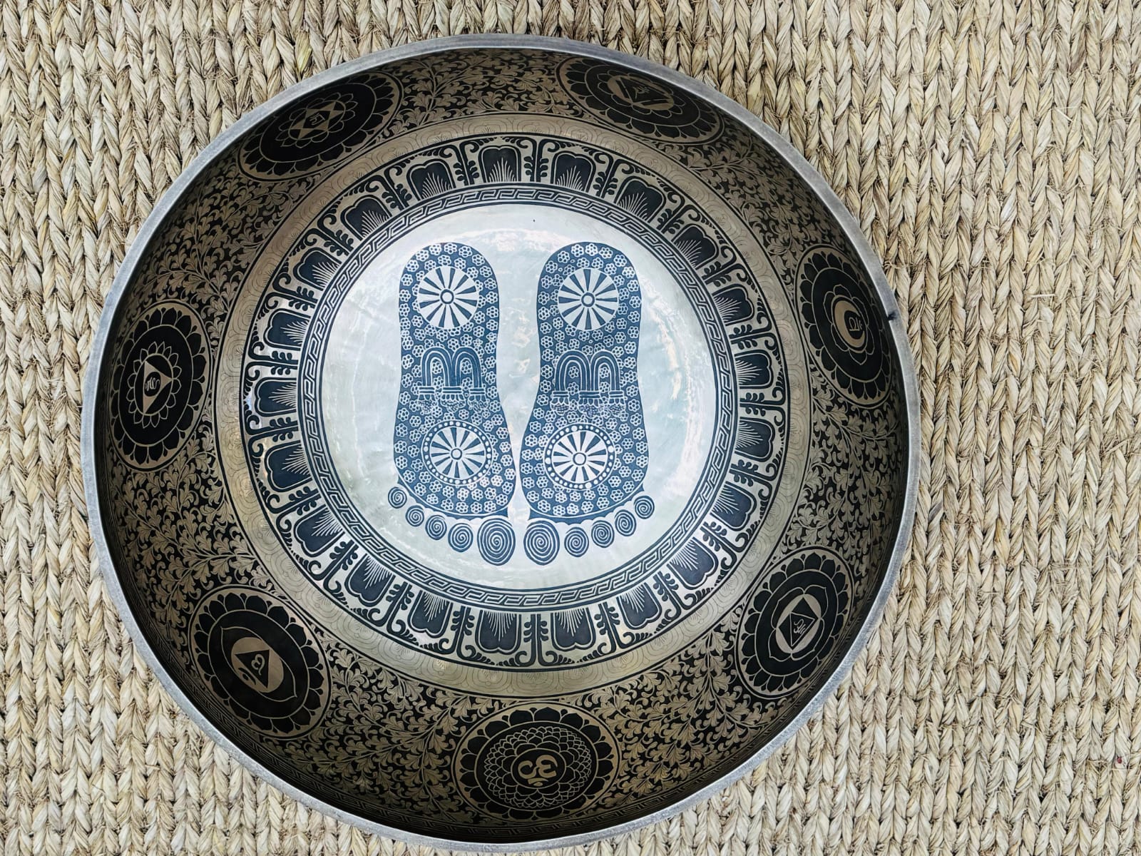 Handmade 21-Inch Footprint Mother Singing Bowl